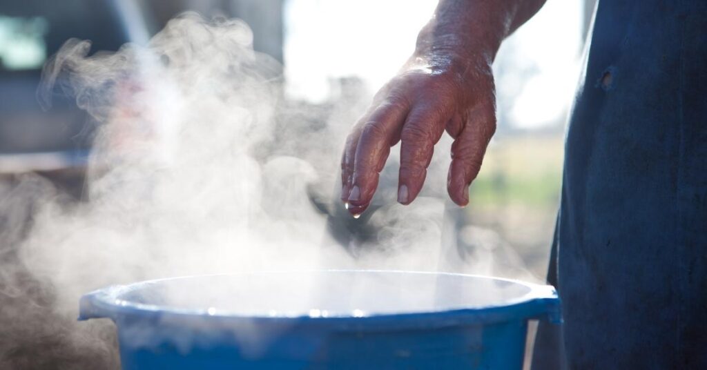 Advantage of Hot Water in Cleaning Clogs